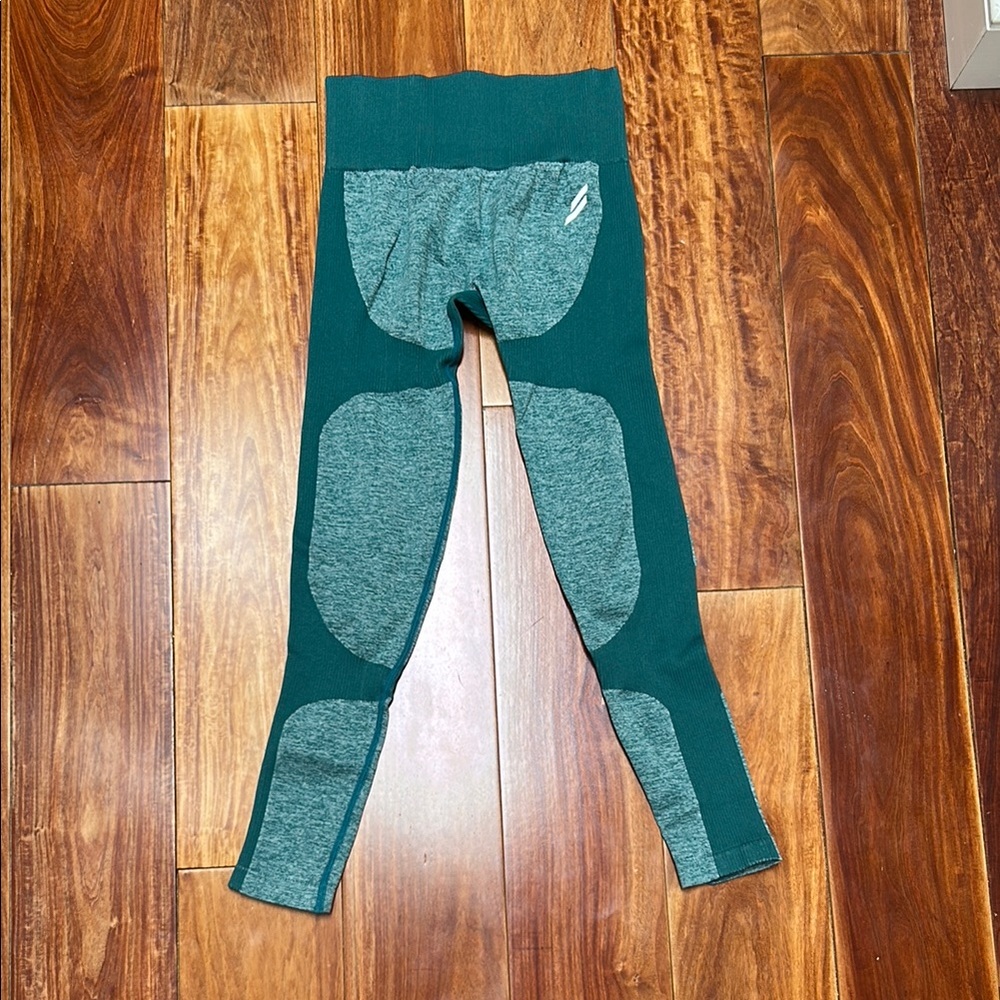 DOYOUEVEN Teal and Gray Leggings